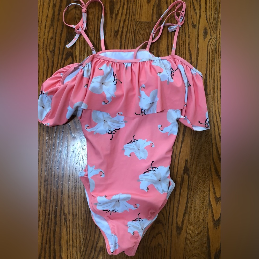 SWIM BATHING Suit One Piece - Cute Ruffled Peach w/ White Flowers Size M